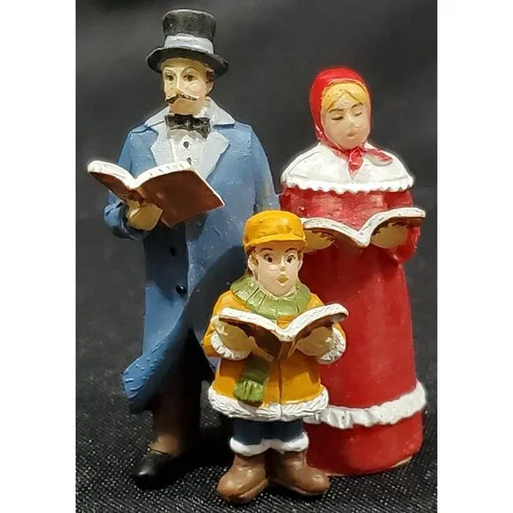 CAROLING FAMILY plastic Christmas Village small scale accessory figure figurine - Picture 1 of 11